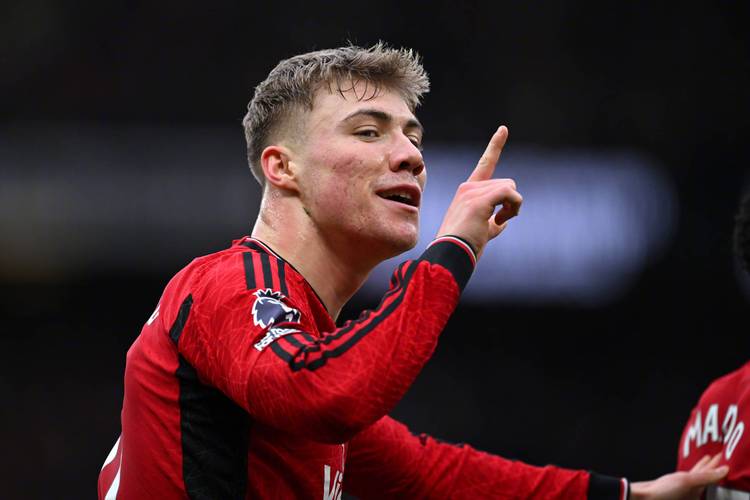 好友:霍伊伦加盟曼联时或许还太年轻,他们一家对曼联从未有怨恨