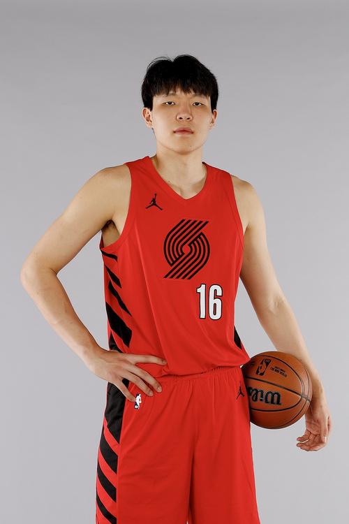队记:如果杨瀚森继续发挥出色 球队会为他设计更多战术