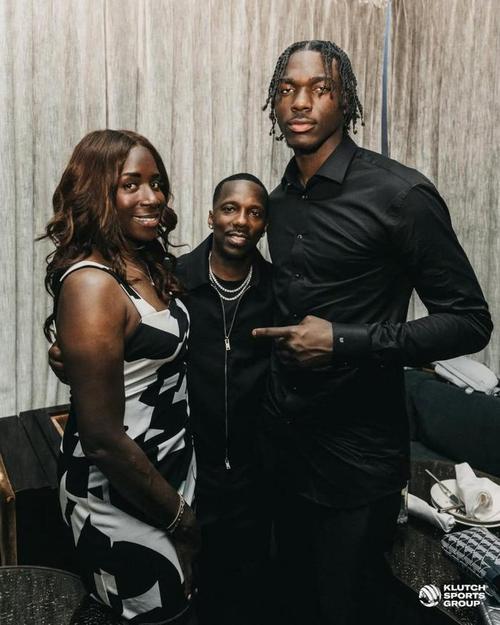 夏普、卡马拉与杨瀚森、比卢普斯均隶属于富保罗经纪公司