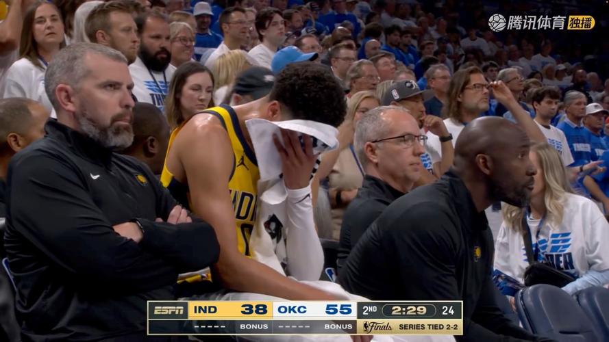 首秀脑震荡伤退!加尔扎因脑震荡协议将缺席明天打尼克斯的比赛!