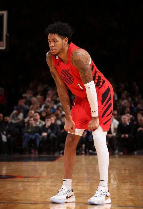 安芬尼-西蒙斯谈失利:上半场未以正确强度比赛 他们很多快攻得分