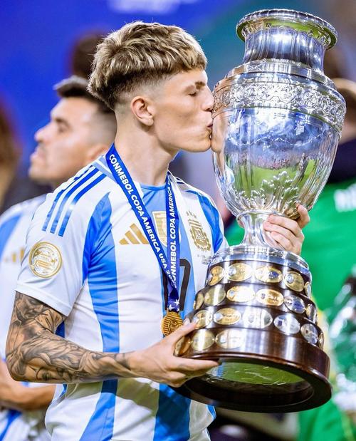 近1年未获阿根廷征召!阿根廷名宿:加纳乔必须改变自满的态度