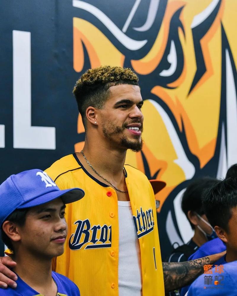 状态上佳!小迈克尔-波特三节14中11砍28分6板 三分5中4