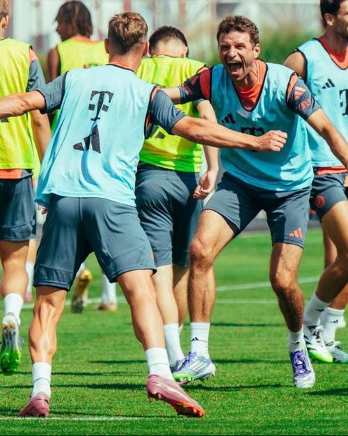 穆勒社媒晒海报,宣布担任特殊奥林匹克年度运动员奖项评审团成员