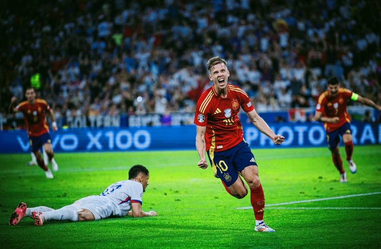 记者：莱万、奥尔莫将获得医疗许可，参加对阵埃尔切的比赛