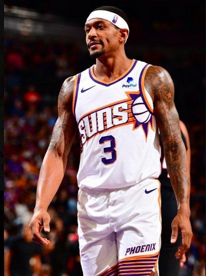 我回来了！比尔今晚将首发出战 过去两场因背部伤势缺席！