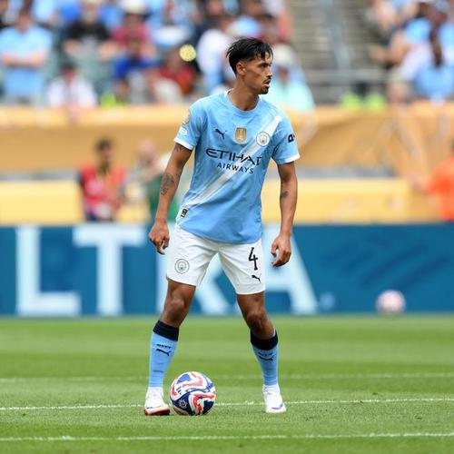 曼城4-1多特全场数据:射门18-12,射正11-4,得分机会2-2