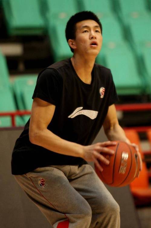 突破被帽了！艾伦回队备战：准备新赛季 现在的年轻人不讲武德鸭