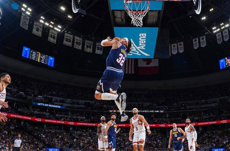 脑后长眼！约基奇背后砸传助攻沃特森暴力隔扣