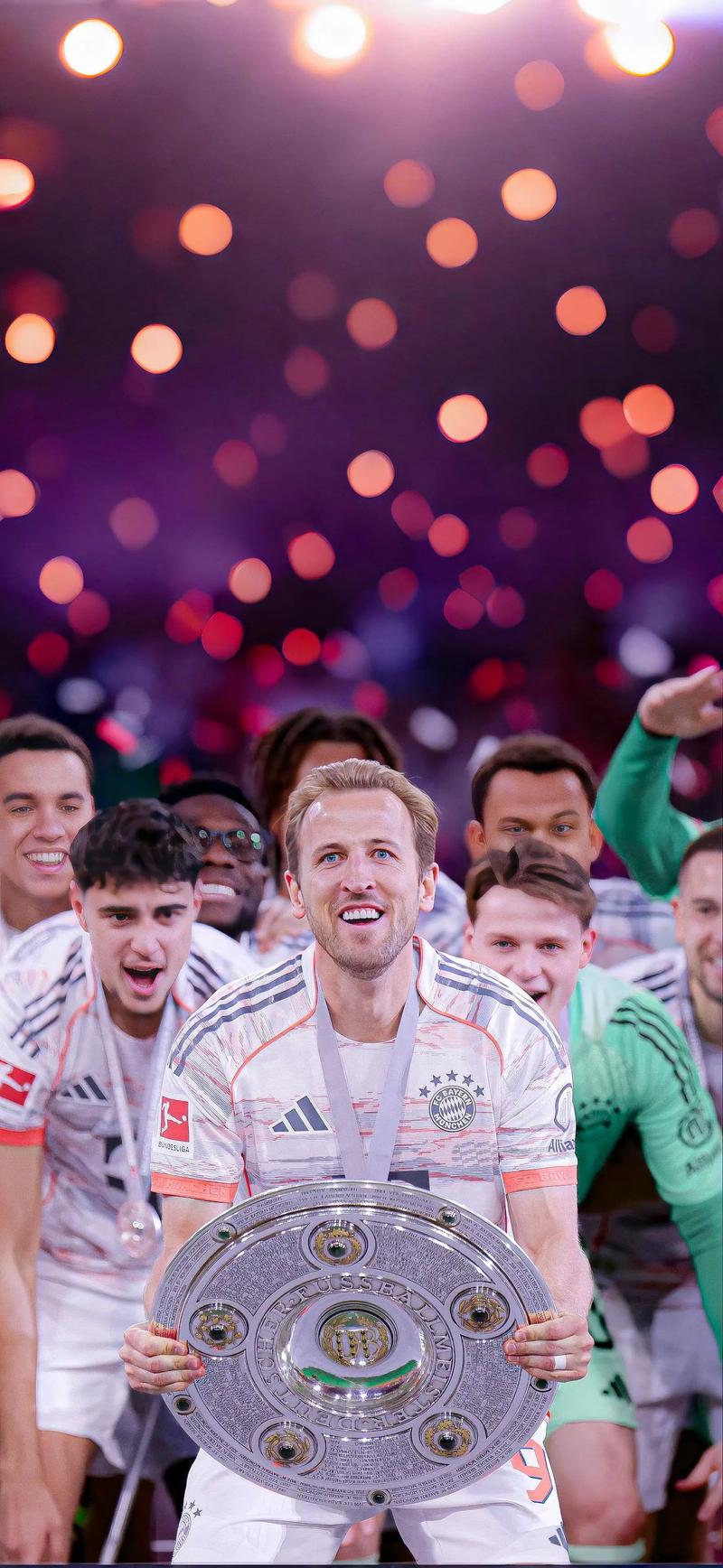 巴萨有意？罗马诺：凯恩当前完全专注于拜仁，并且将商谈续约事宜