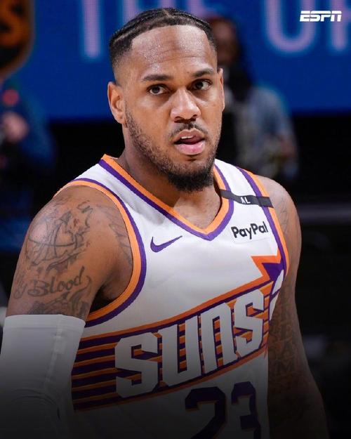 官方：步行者与厄尔签下标准非保障合同 同时裁掉蒙特·莫里斯