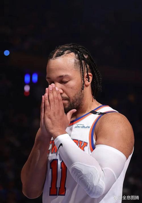 赛后场下的莫兰特称克莱是流浪汉 引发双方口角 后被及时拉开了