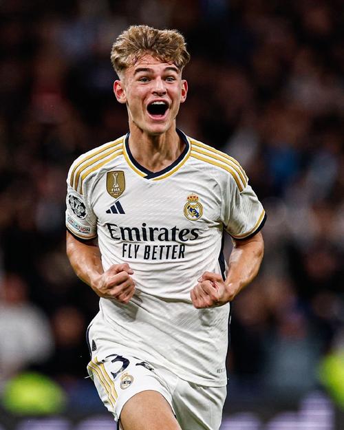 记者：皇马有意在冬窗激活回购条款，签回科莫中场尼科·帕斯