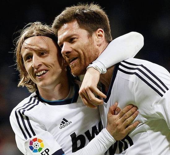 记者：阿隆索与部分球员会面，征询提升球队表现的建议