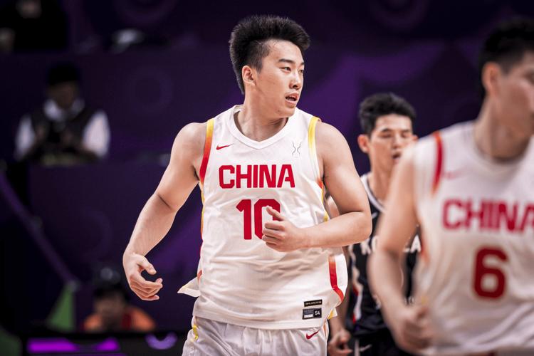 解说：在亚洲杯夺亚之后 中国男篮球员自我定位有点高