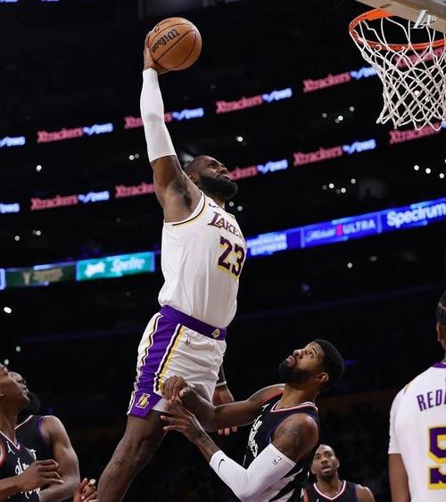 能否培养卡登外的进攻开发能力？卢：当然可以 祖巴茨也常被包夹